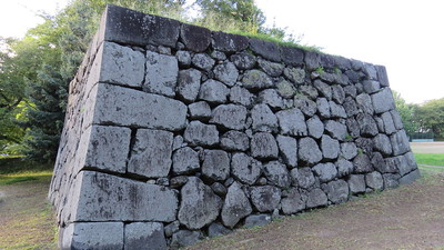 西不明門の未修復の石垣