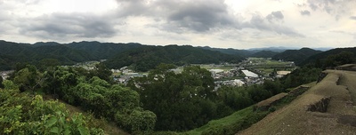 佐敷城東側の風景