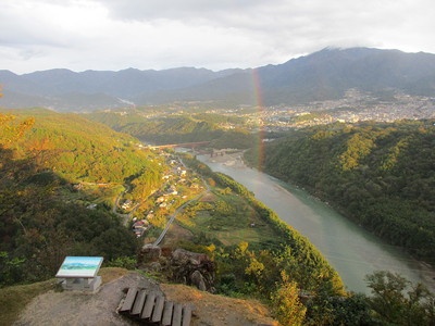 木曽川にかかる虹を天守台から
