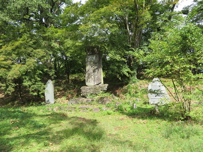 西曲輪の石碑