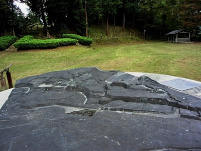 笹曲輪に展示されている復元地形模型