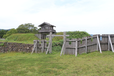 中の丸城柵と本丸門