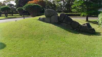 会津門跡の石垣と土塁