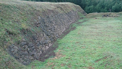 二ノ丸の堀と石垣