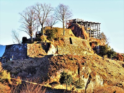 巨岩と石垣の要塞