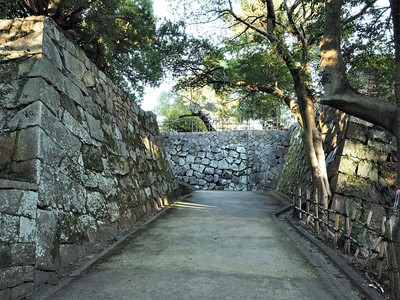 東坂口門と櫓台