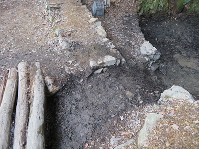 井戸跡の石積