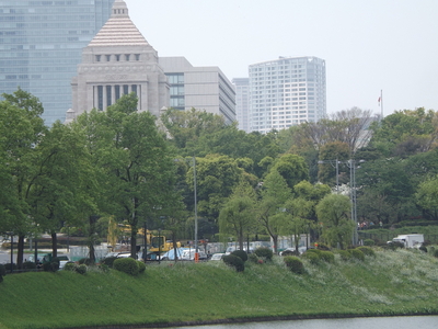 桜田門前から見えた国会議事堂
