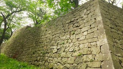 本丸跡東面の石垣