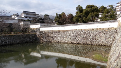 三国堀ごしに見る西の丸化粧櫓