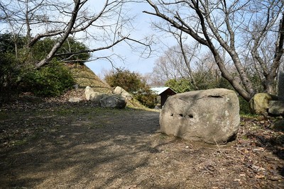 西の丸にあるアヤシイ石