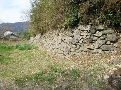 三の段下の石垣