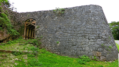 城門と石垣