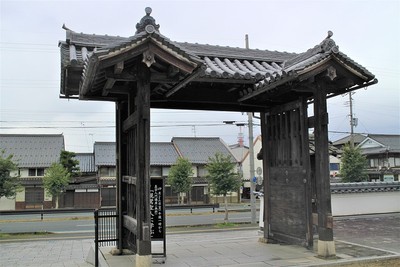 明覚寺山門（＝福知山城城門）（東側）