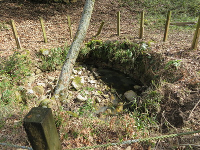 井戸跡（釣井の段）