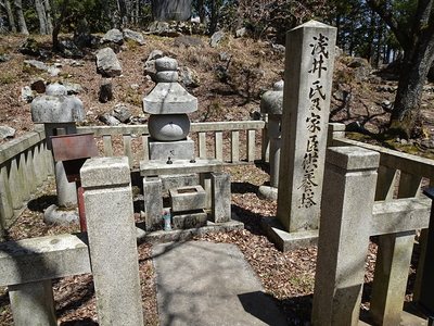 浅井家家臣の供養塔