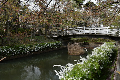 三之丸水堀と護国神社の橋