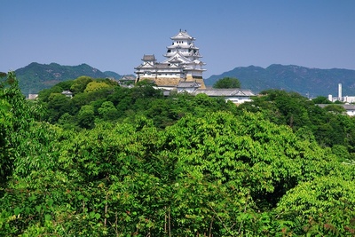 新緑の景福寺山からの姫路城