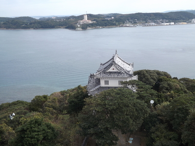 平戸城天守閣最上階からの見奏櫓の眺め