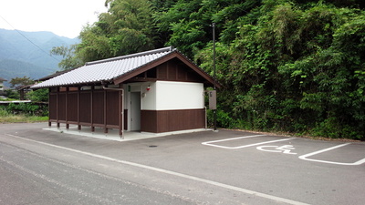 平田城　トイレと駐車場