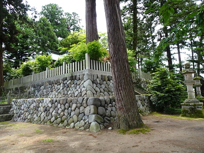 日吉神社裏の石垣