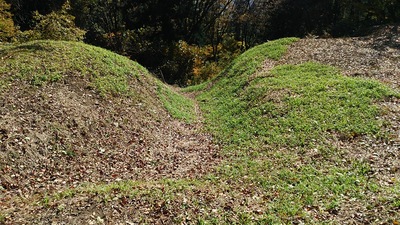三ノ丸跡の竪堀