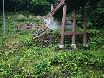 曳橋の橋台の石垣