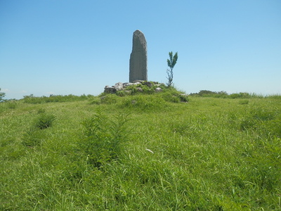 白米城（南郭）の石碑