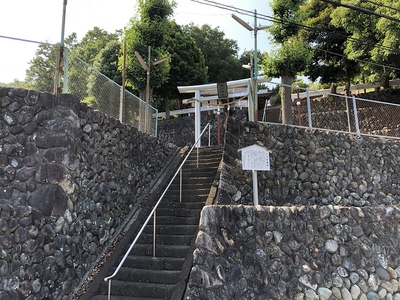 案内板と寺院