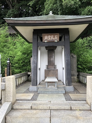 義民の墓