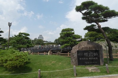 姫路の天守と石碑
