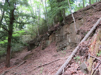 城跡直下の断崖
