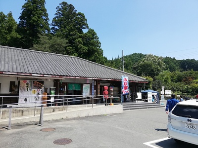 愛知02道の駅 鳳来三河三石のすぐ後ろにあります
