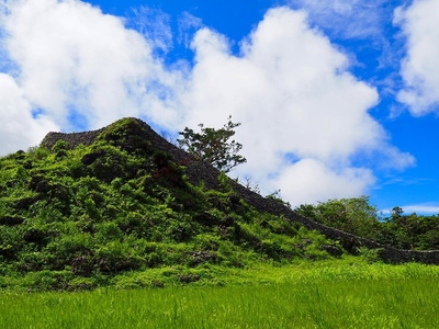 北のアザナ城壁