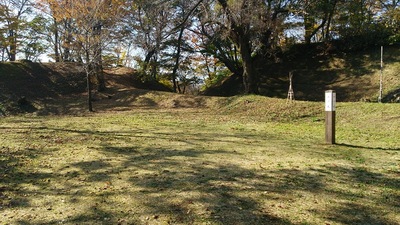 帯曲輪下の横堀、竪堀、二ノ丸跡の土塁