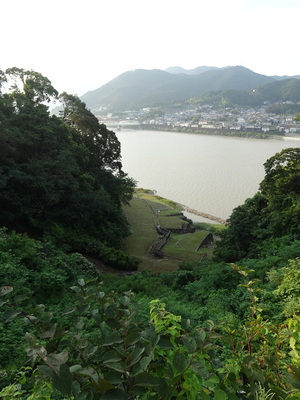 鐘ノ丸から眺める水ノ手と熊野川