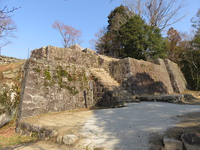 大矢倉跡と石垣