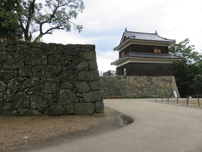 石垣と本丸西櫓