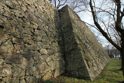 塩櫓跡の高石垣
