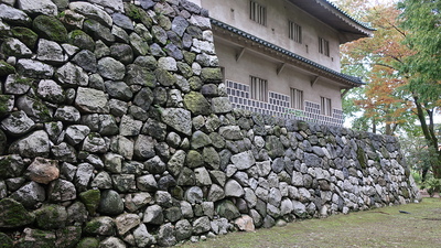 野面積み石垣