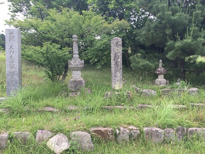 凌雲寺跡にある大内義興の墓