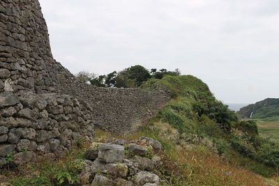城門から主郭への石垣