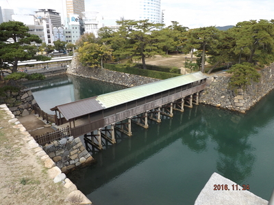 高松城・鞘橋を望む