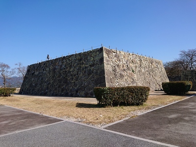 天守台石垣(南側多聞櫓跡から)