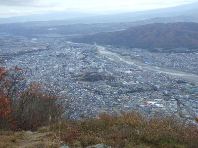 山頂から上田城を見下ろす