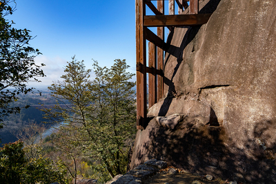 天守台の巨岩と木曽川の眺望