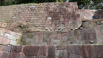 玉泉院丸庭園の石垣