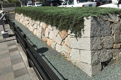 福山駅前の復元石垣
