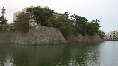 巽櫓と本丸東側の石垣