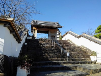 四足門と登り階段